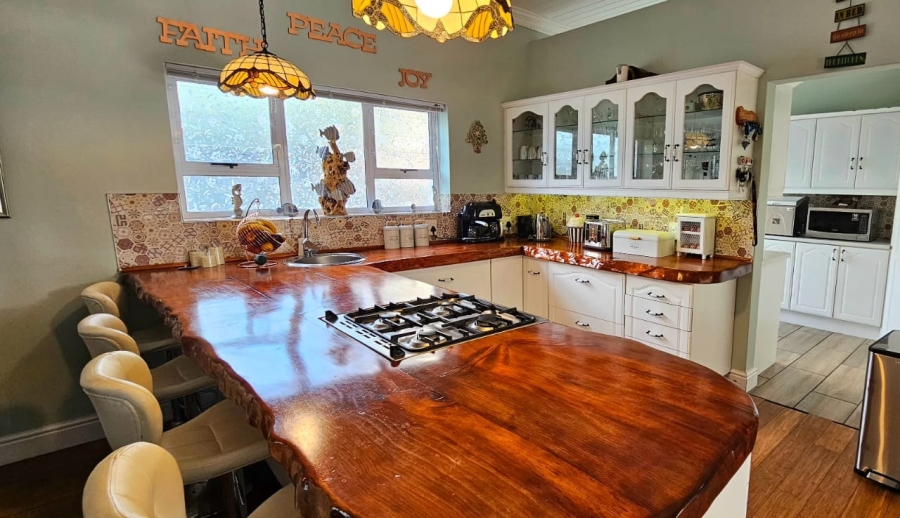 5 Bedroom Property for Sale in Kleinbaai Western Cape